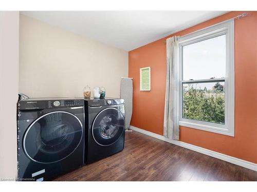 29 St Matthews Avenue, Hamilton, ON - Indoor Photo Showing Laundry Room