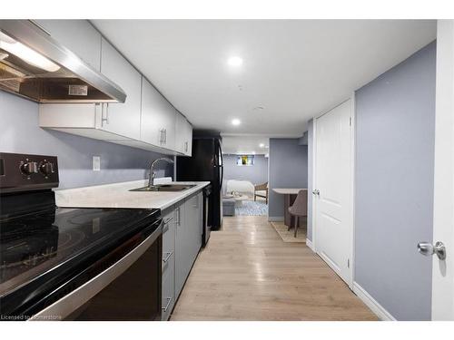 29 St Matthews Avenue, Hamilton, ON - Indoor Photo Showing Kitchen