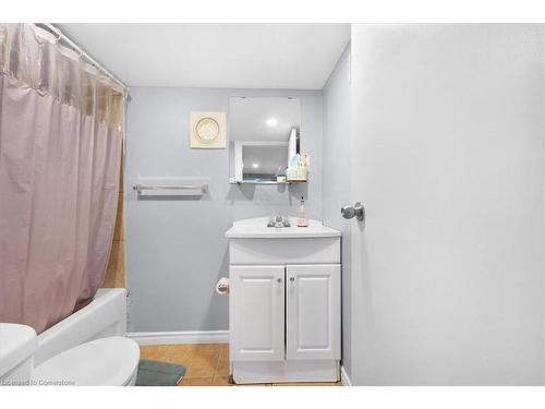 29 St Matthews Avenue, Hamilton, ON - Indoor Photo Showing Bathroom