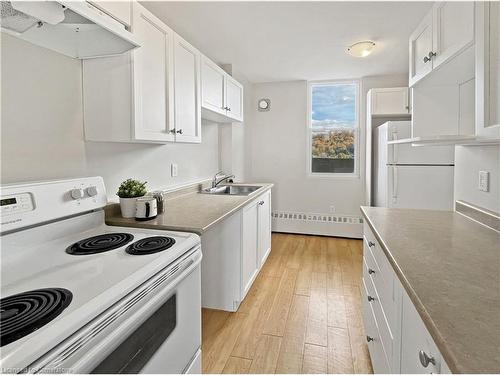 511-350 Quigley Road, Hamilton, ON - Indoor Photo Showing Kitchen