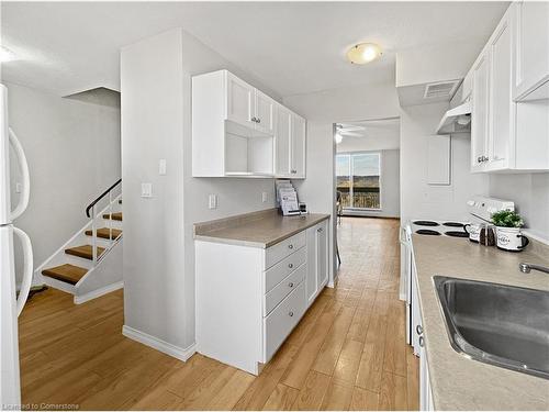 511-350 Quigley Road, Hamilton, ON - Indoor Photo Showing Kitchen