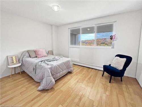 511-350 Quigley Road, Hamilton, ON - Indoor Photo Showing Bedroom