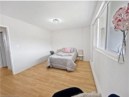 511-350 Quigley Road, Hamilton, ON - Indoor Photo Showing Bedroom