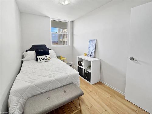 511-350 Quigley Road, Hamilton, ON - Indoor Photo Showing Bedroom