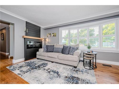 54 Gretna Drive, Brampton, ON - Indoor Photo Showing Living Room