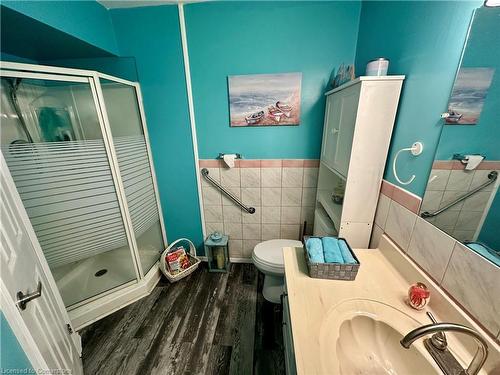 16 Flamingo Drive, Hamilton, ON - Indoor Photo Showing Bathroom