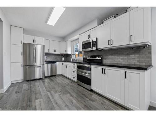 2-2185 Fairchild Boulevard, Burlington, ON - Indoor Photo Showing Kitchen