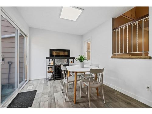 2-2185 Fairchild Boulevard, Burlington, ON - Indoor Photo Showing Dining Room