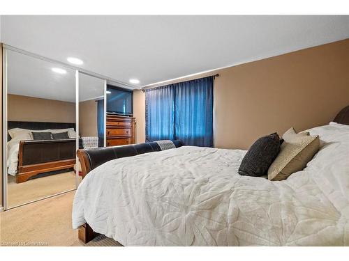 2-2185 Fairchild Boulevard, Burlington, ON - Indoor Photo Showing Bedroom