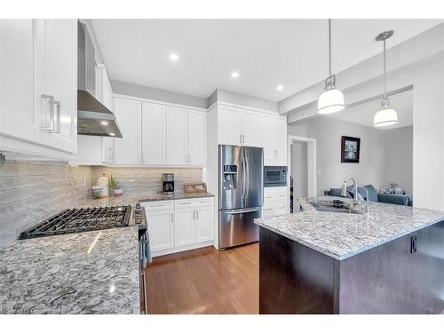 8 Hesham Drive, Whitby, ON - Indoor Photo Showing Kitchen With Upgraded Kitchen