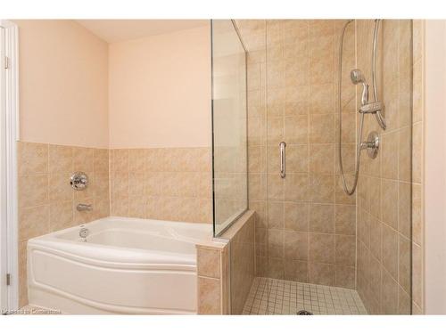 50 Grovetree Trail, Hamilton, ON - Indoor Photo Showing Bathroom