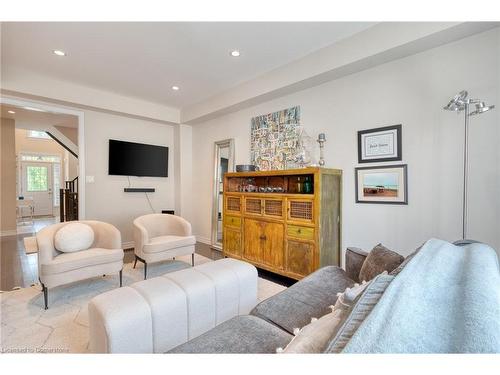 106 Summerberry Way, Hamilton, ON - Indoor Photo Showing Living Room