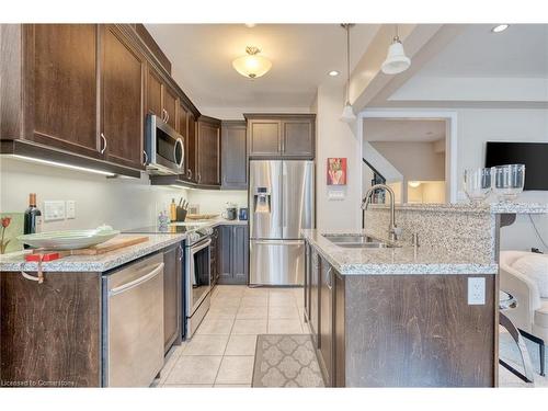 106 Summerberry Way, Hamilton, ON - Indoor Photo Showing Kitchen With Double Sink With Upgraded Kitchen