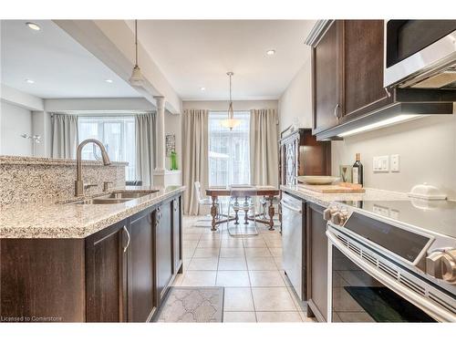 106 Summerberry Way, Hamilton, ON - Indoor Photo Showing Kitchen With Double Sink With Upgraded Kitchen