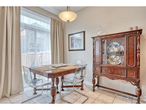 106 Summerberry Way, Hamilton, ON - Indoor Photo Showing Dining Room