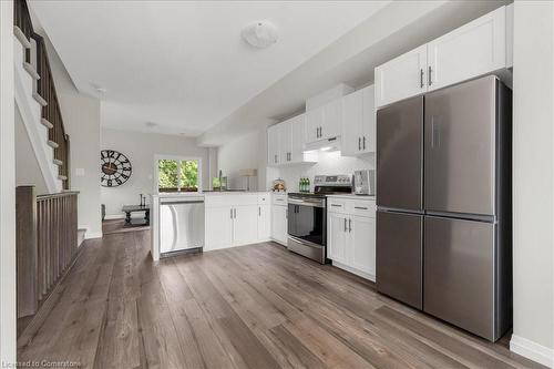 22-720 Grey Street, Brantford, ON - Indoor Photo Showing Kitchen