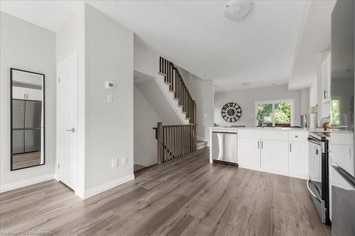 22-720 Grey Street, Brantford, ON - Indoor Photo Showing Kitchen