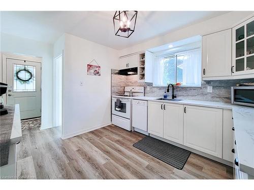 249 Fernwood Crescent, Hamilton, ON - Indoor Photo Showing Kitchen