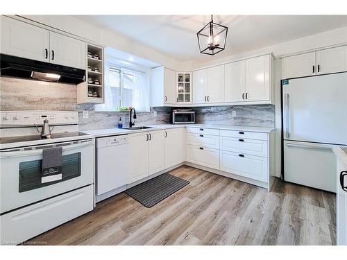 249 Fernwood Crescent, Hamilton, ON - Indoor Photo Showing Kitchen