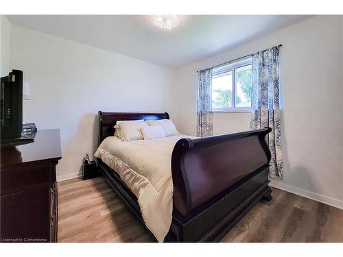 249 Fernwood Crescent, Hamilton, ON - Indoor Photo Showing Bedroom