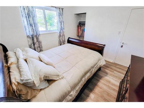 249 Fernwood Crescent, Hamilton, ON - Indoor Photo Showing Bedroom