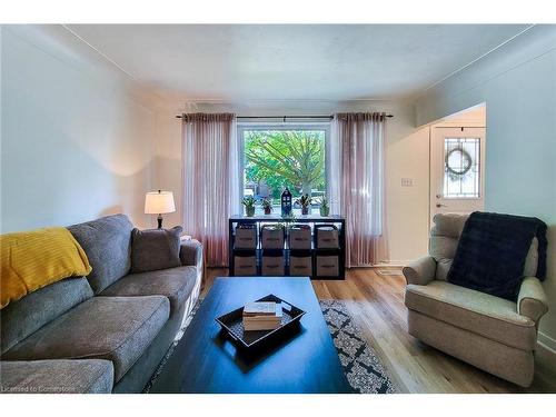 249 Fernwood Crescent, Hamilton, ON - Indoor Photo Showing Living Room