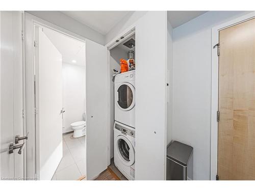 605-45 Charles Street E, Toronto, ON - Indoor Photo Showing Laundry Room