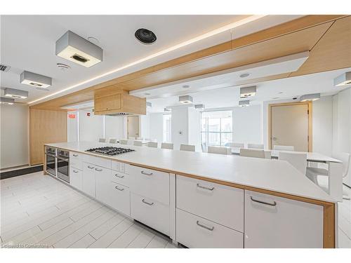 605-45 Charles Street E, Toronto, ON - Indoor Photo Showing Kitchen