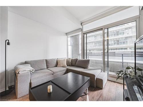 605-45 Charles Street E, Toronto, ON - Indoor Photo Showing Living Room