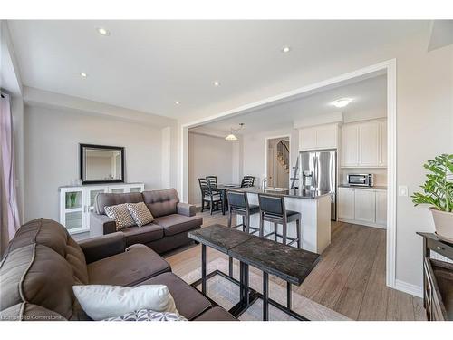 39 Bayonne Drive, Stoney Creek, ON - Indoor Photo Showing Living Room