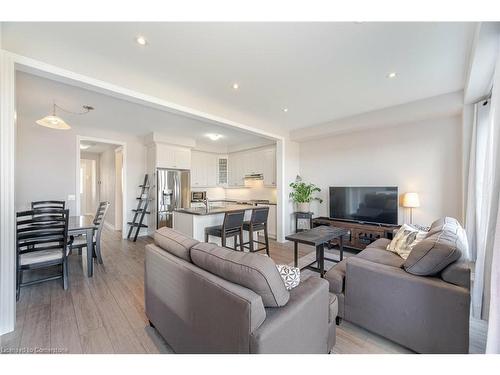 39 Bayonne Drive, Stoney Creek, ON - Indoor Photo Showing Living Room