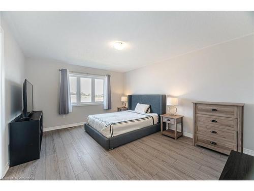 39 Bayonne Drive, Stoney Creek, ON - Indoor Photo Showing Bedroom