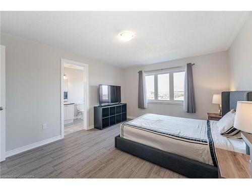 39 Bayonne Drive, Stoney Creek, ON - Indoor Photo Showing Bedroom