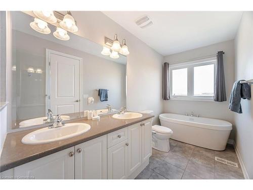 39 Bayonne Drive, Stoney Creek, ON - Indoor Photo Showing Bathroom