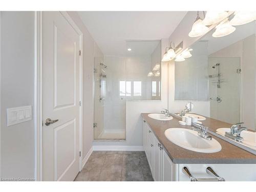 39 Bayonne Drive, Stoney Creek, ON - Indoor Photo Showing Bathroom