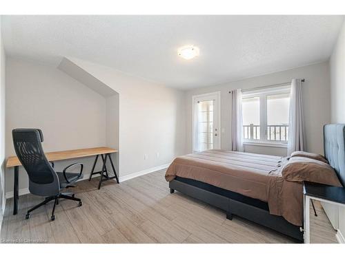 39 Bayonne Drive, Stoney Creek, ON - Indoor Photo Showing Bedroom