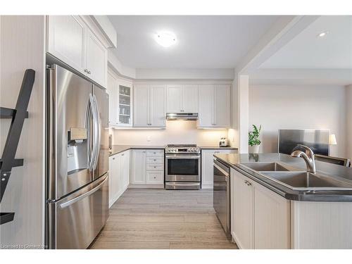 39 Bayonne Drive, Stoney Creek, ON - Indoor Photo Showing Kitchen With Double Sink With Upgraded Kitchen