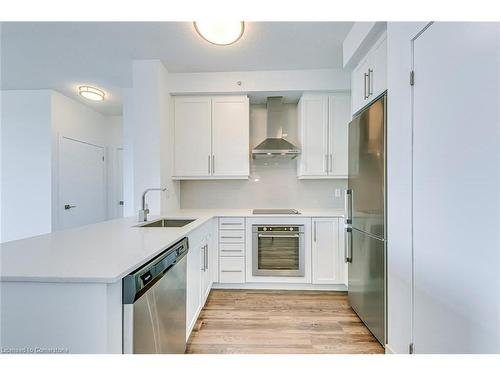 1107-2093 Fairview Street, Burlington, ON - Indoor Photo Showing Kitchen