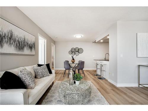 2308-4090 Living Arts Drive, Mississauga, ON - Indoor Photo Showing Living Room