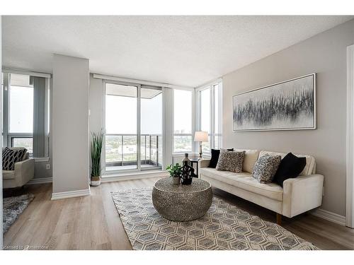 2308-4090 Living Arts Drive, Mississauga, ON - Indoor Photo Showing Living Room