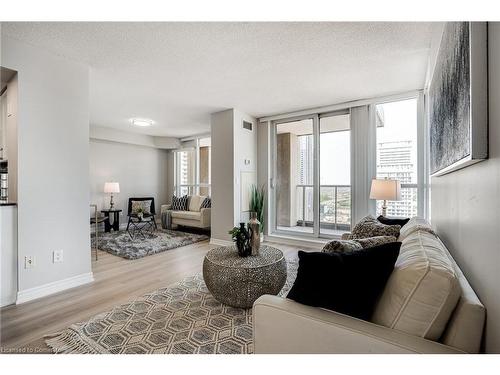 2308-4090 Living Arts Drive, Mississauga, ON - Indoor Photo Showing Living Room