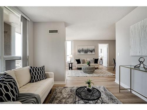 2308-4090 Living Arts Drive, Mississauga, ON - Indoor Photo Showing Living Room