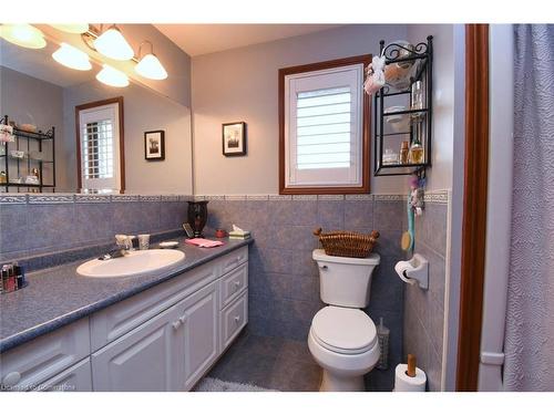 85 Unity Side Road, Caledonia, ON - Indoor Photo Showing Bathroom