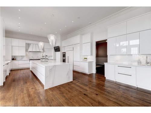 4410 Lakeshore Road, Burlington, ON - Indoor Photo Showing Kitchen With Upgraded Kitchen