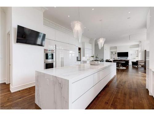 4410 Lakeshore Road, Burlington, ON - Indoor Photo Showing Kitchen With Upgraded Kitchen