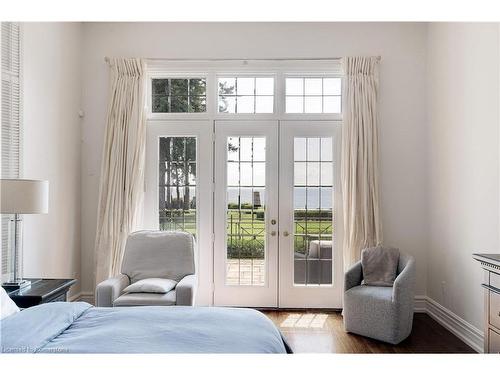 4410 Lakeshore Road, Burlington, ON - Indoor Photo Showing Bedroom