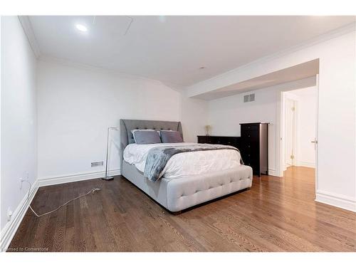 4410 Lakeshore Road, Burlington, ON - Indoor Photo Showing Bedroom