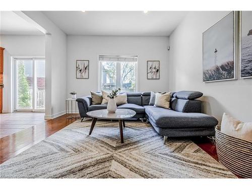 5228 Garland Crescent, Burlington, ON - Indoor Photo Showing Living Room