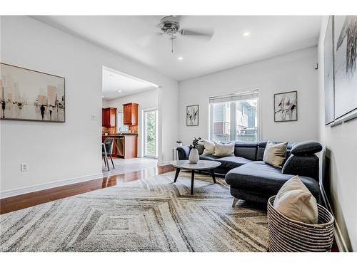 5228 Garland Crescent, Burlington, ON - Indoor Photo Showing Living Room