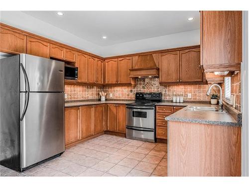 5228 Garland Crescent, Burlington, ON - Indoor Photo Showing Kitchen